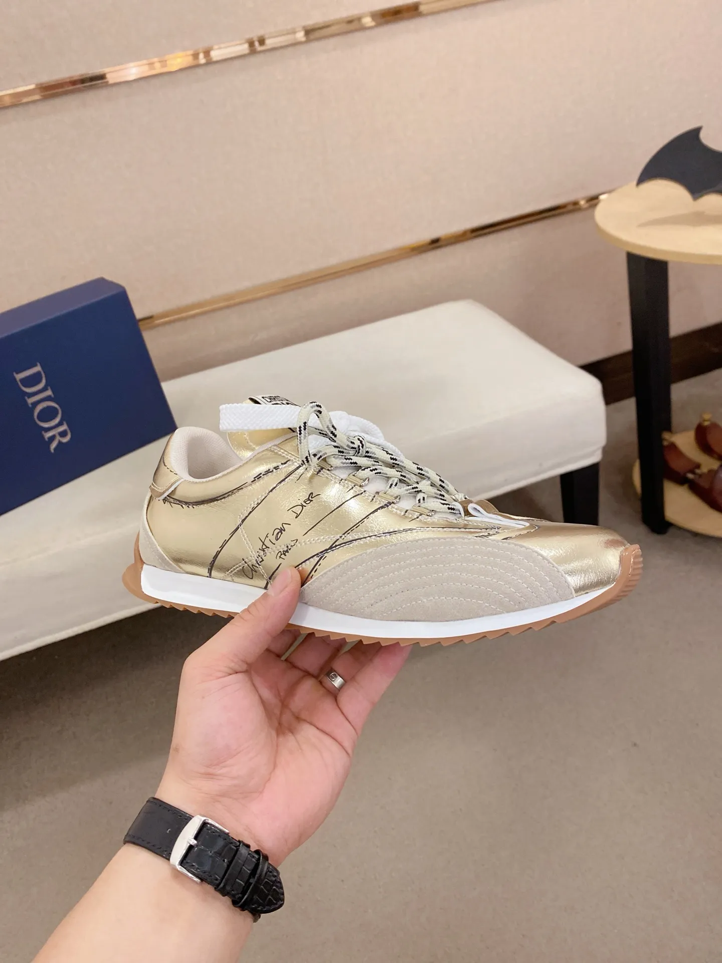 Men's shoes💰: 500💰Couple style💏 [Dior·Dior] New casual sports style men's shoes, new spring and summer design, perfect workmanship, lace-up lazy style to create wardrobe quality, upper: imported first-layer cowhide, mesh breathable lining soft and comfortable, ultra-light TPU wear-resistant outsole, simple, versatile fashion men's shoes, excellent color code number 35--44. (45,46 customized items are not returnable or exchangeable)